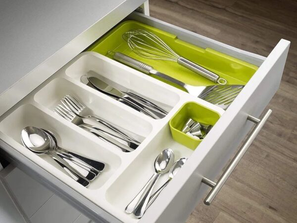 Expandable Cutlery Organizer Tray