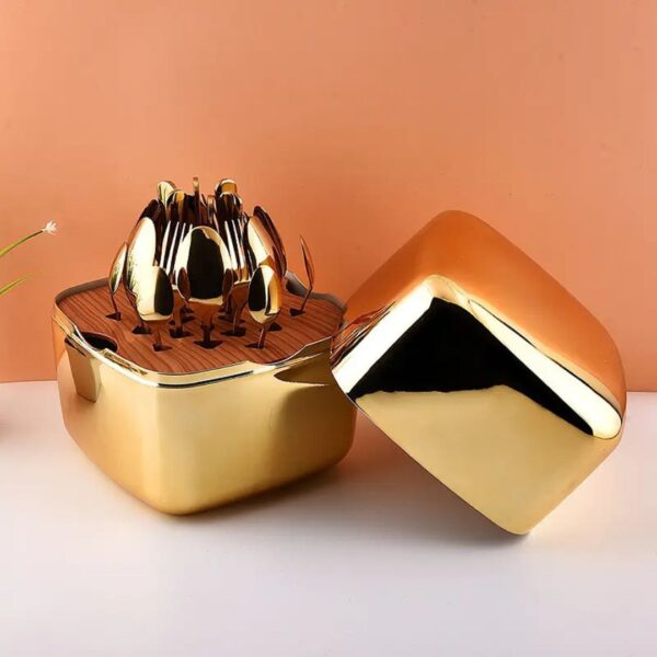 24-Piece Cutlery Set