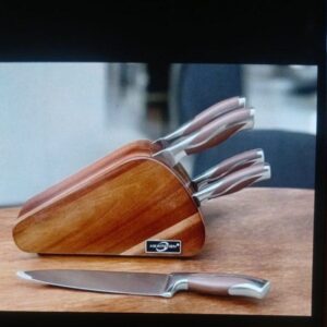 5931744165773381160_120