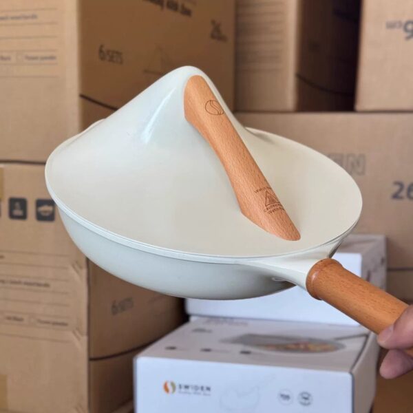 Hat-Styled Non-Stick ‘Star Anise’ Wok & Stir-Fry Pan