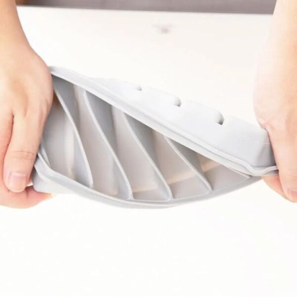 6-Hole Silicone Mould with Lid